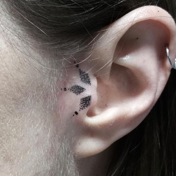 ear-tattoo-designs-ideas-19