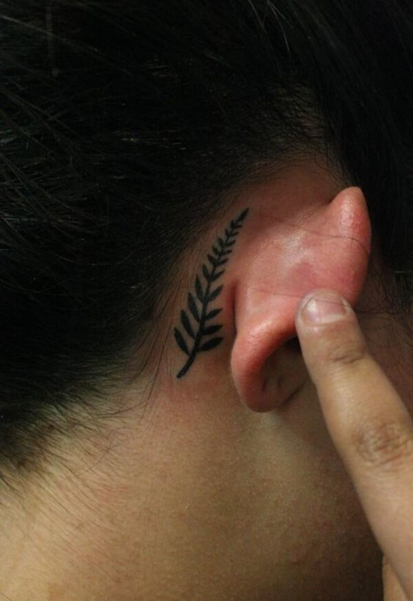 ear-tattoo-designs-ideas-40