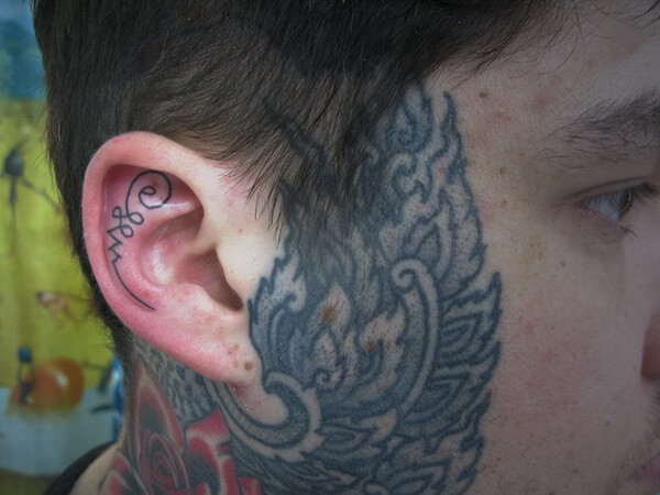 ear-tattoo-designs-ideas-76