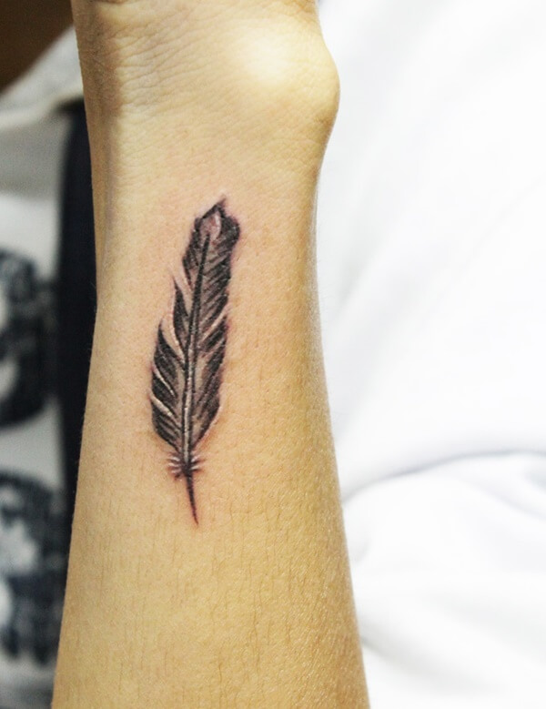 feather-tattoo-designs-19