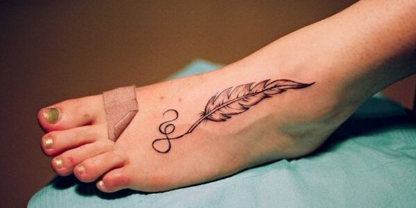 feather-tattoo-designs-25