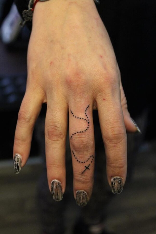 finger-tattoo-designs-33