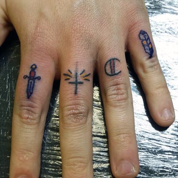 finger-tattoo-designs-39