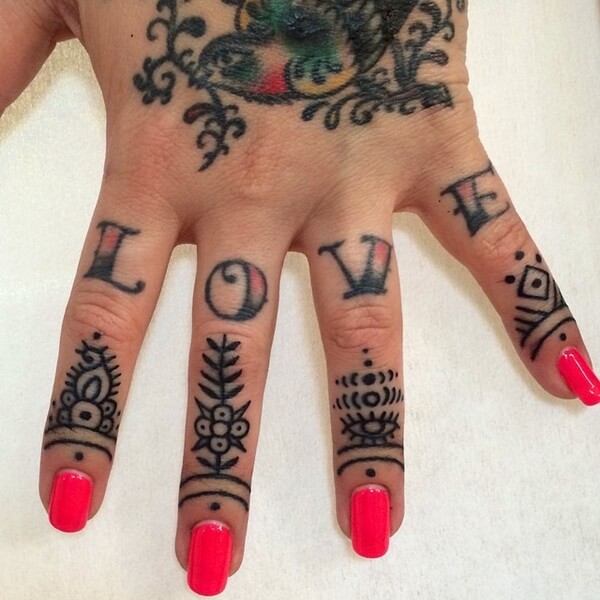 finger-tattoo-designs-59