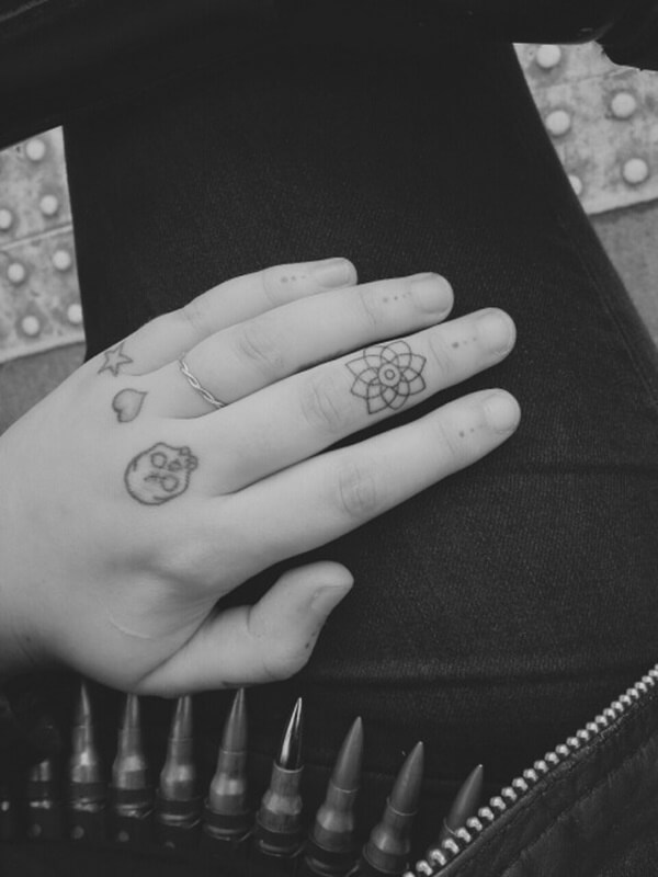 finger-tattoo-designs-77