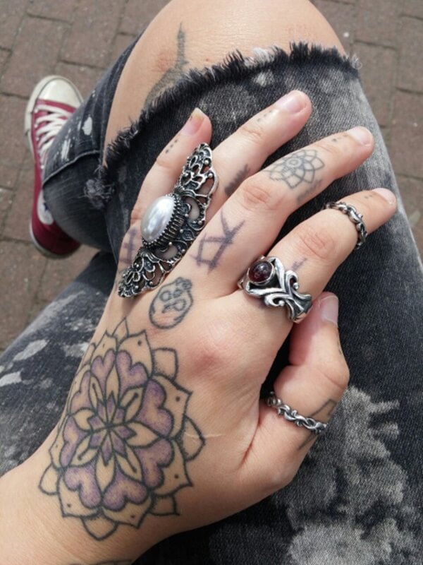 finger-tattoo-designs-97