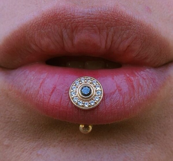 labret piercing (1)