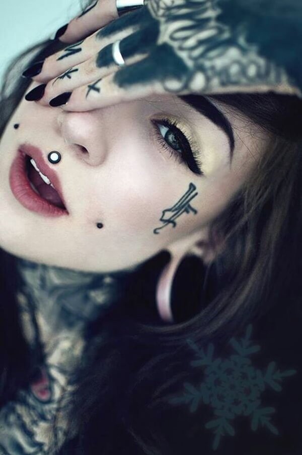 philtrum piercing (64)