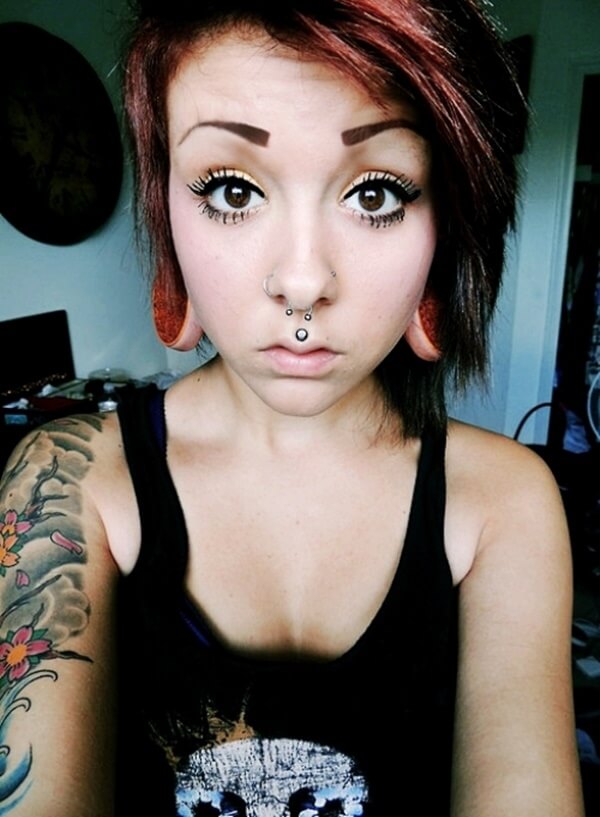 philtrum piercing (76)