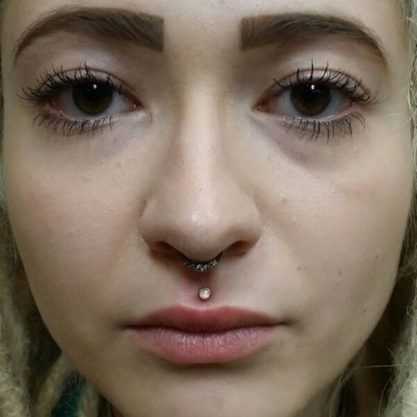 philtrum piercing (90)