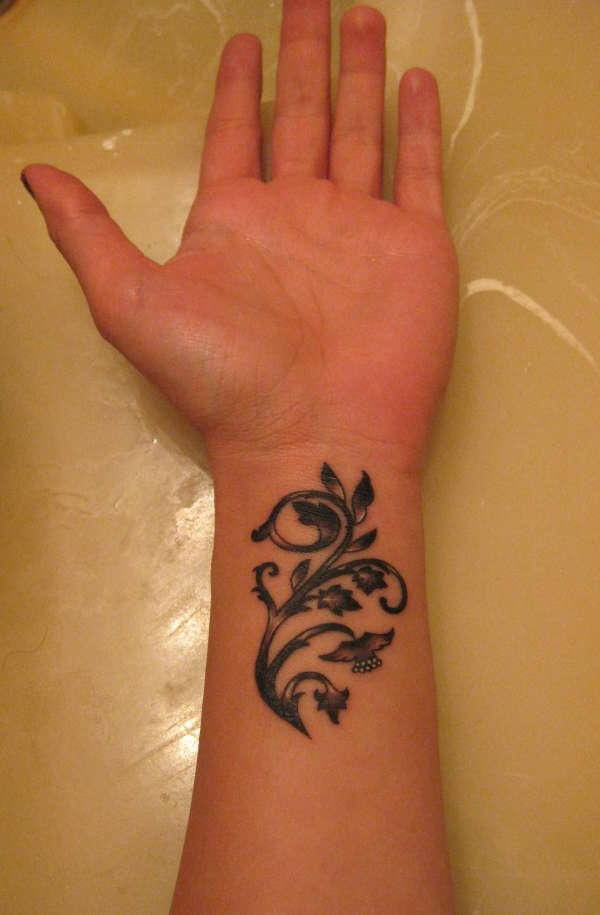 wrist tattoo designs (43)